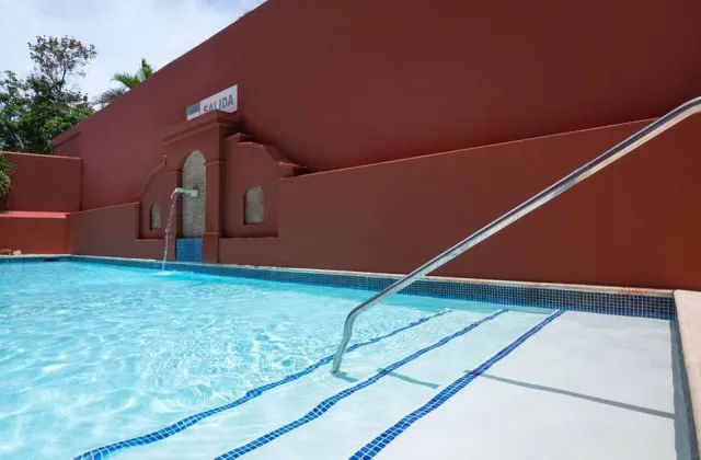 Hotel Courtyard Santo Domingo piscina